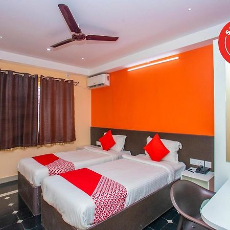 Oyo 22837 Chairmen'S Hotel Bangalore Extérieur photo