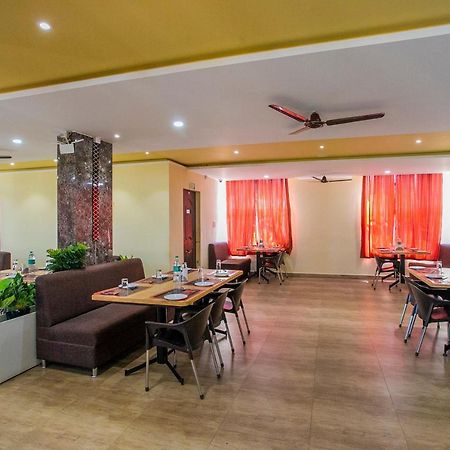 Oyo 22837 Chairmen'S Hotel Bangalore Extérieur photo