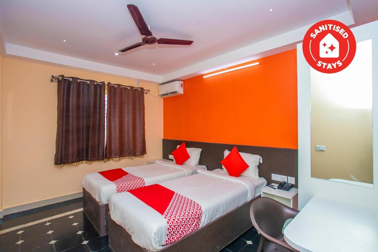 Oyo 22837 Chairmen'S Hotel Bangalore Extérieur photo