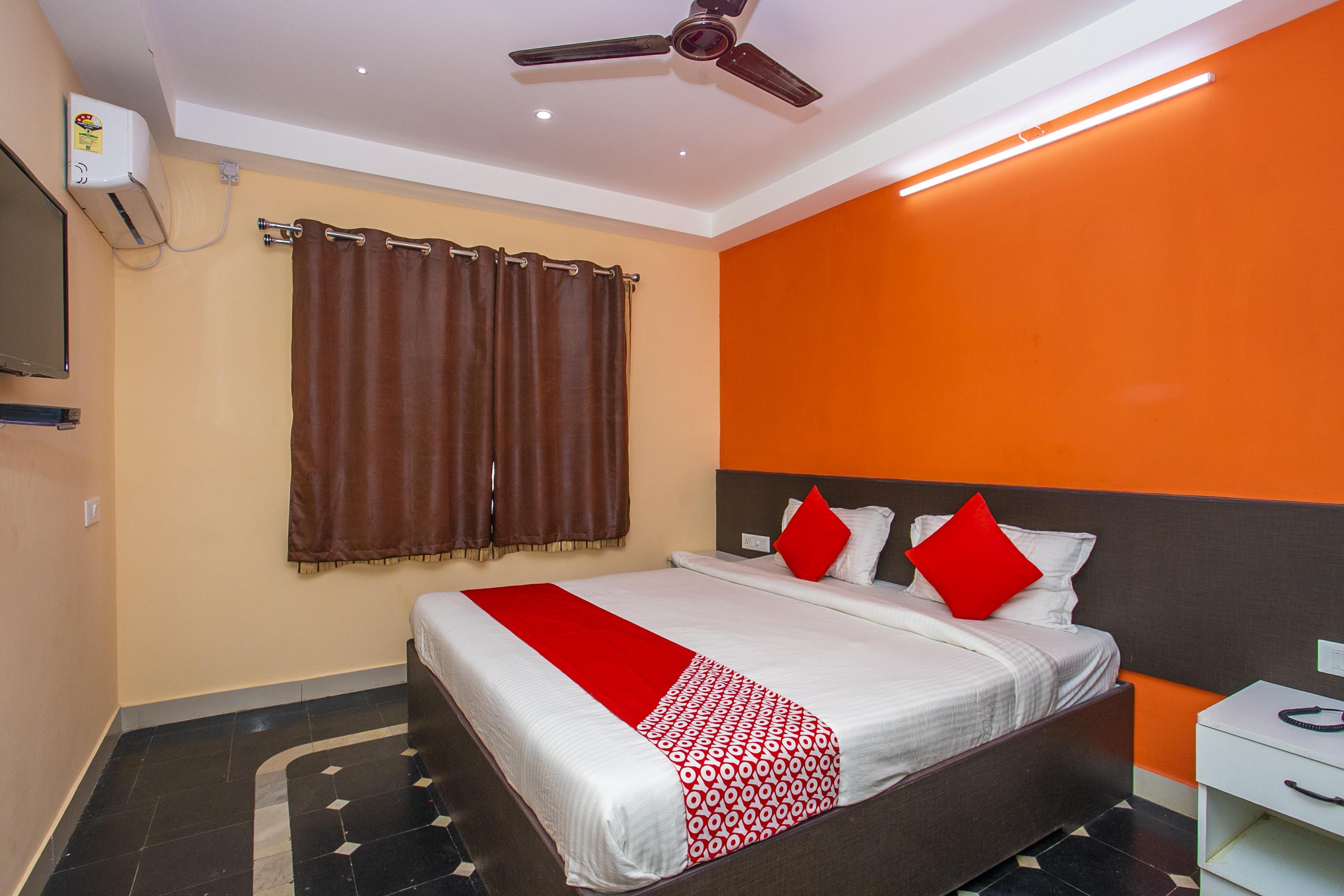 Oyo 22837 Chairmen'S Hotel Bangalore Extérieur photo