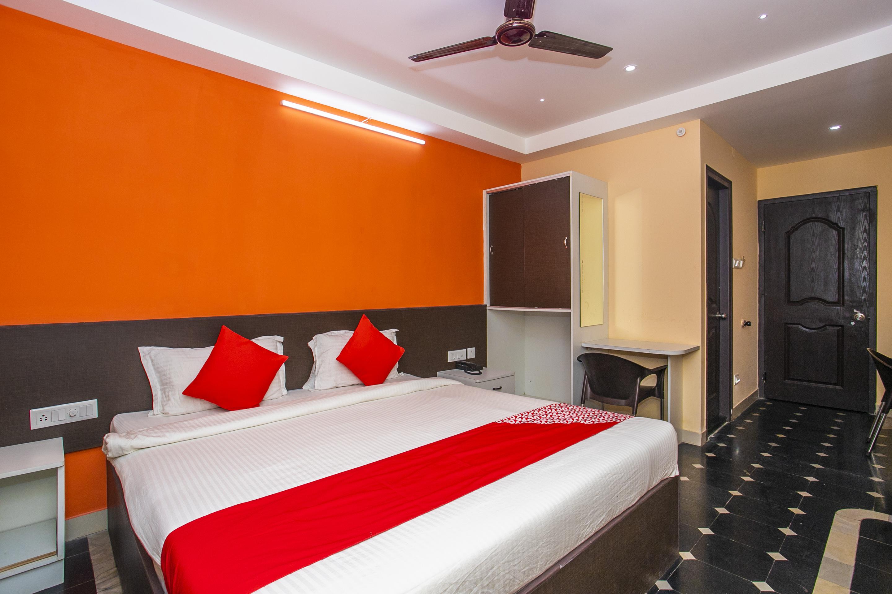 Oyo 22837 Chairmen'S Hotel Bangalore Extérieur photo