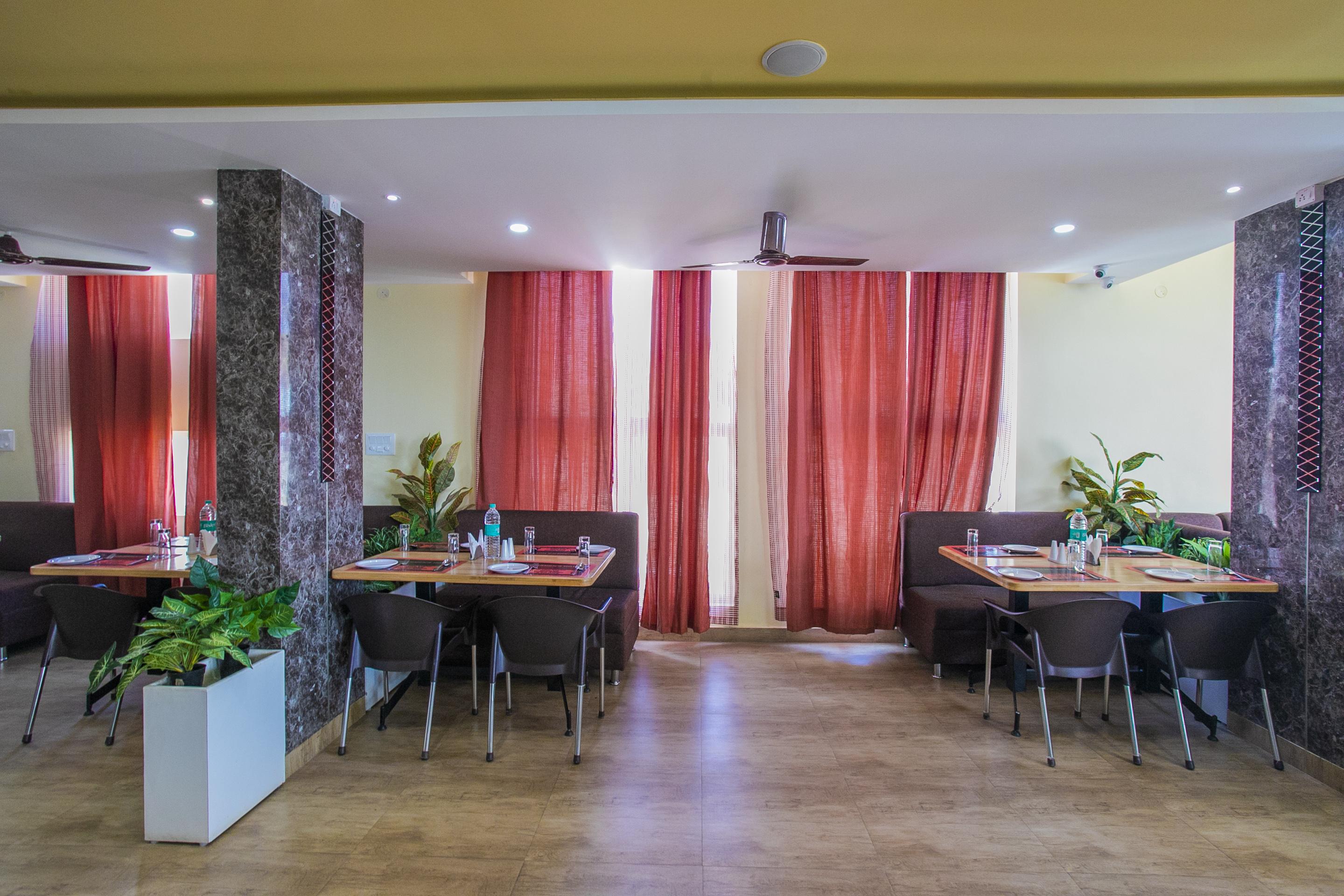 Oyo 22837 Chairmen'S Hotel Bangalore Extérieur photo
