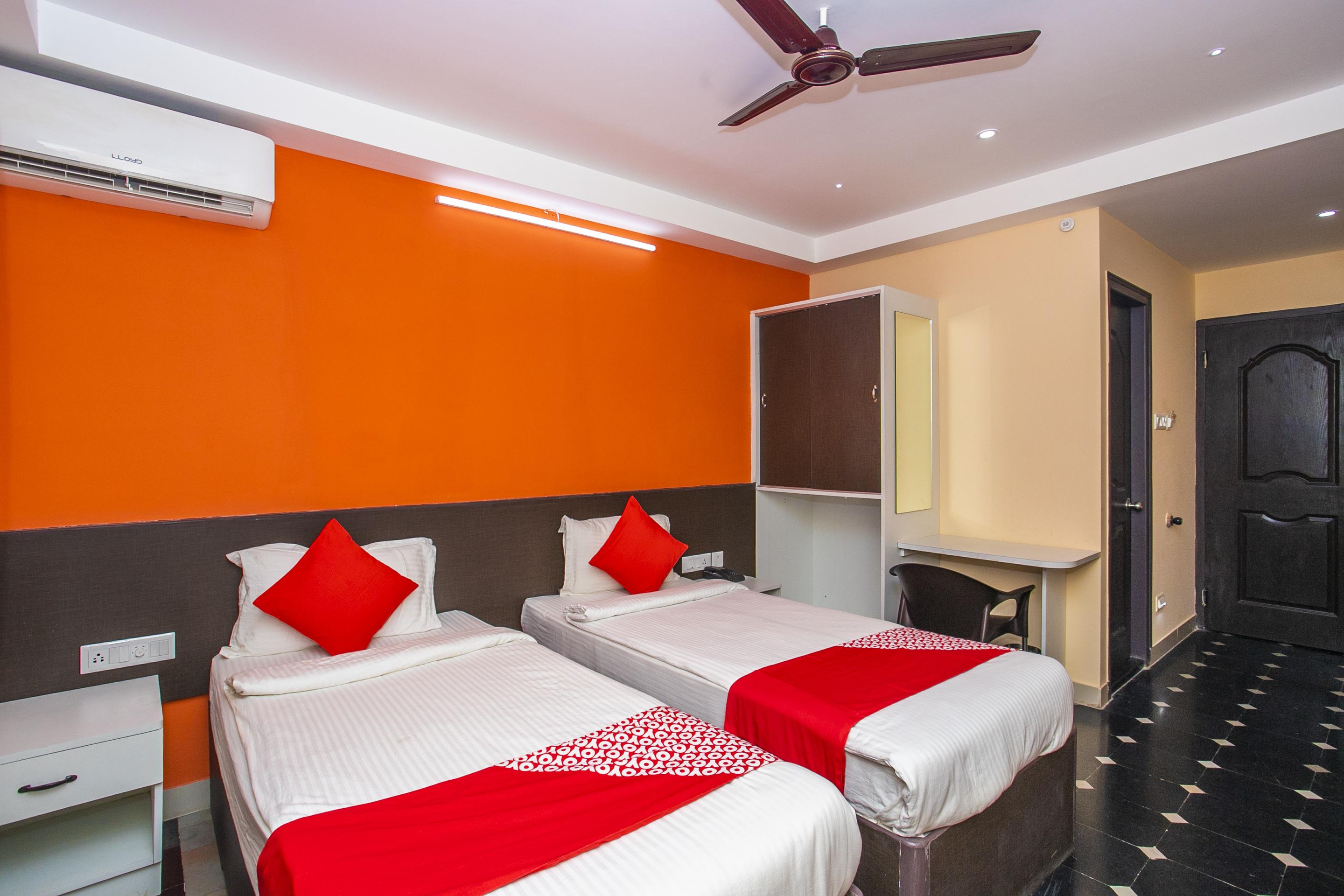 Oyo 22837 Chairmen'S Hotel Bangalore Extérieur photo