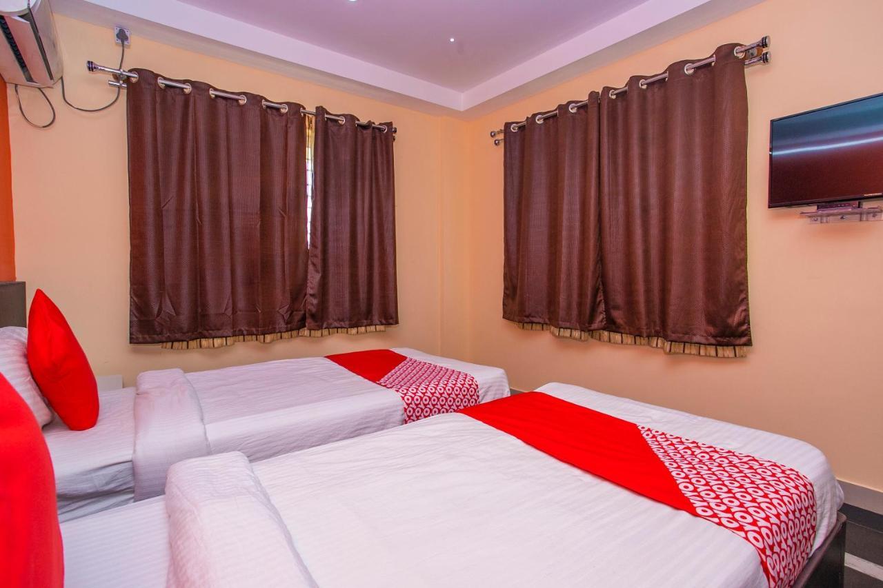 Oyo 22837 Chairmen'S Hotel Bangalore Extérieur photo