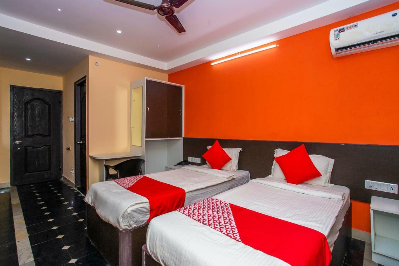 Oyo 22837 Chairmen'S Hotel Bangalore Extérieur photo
