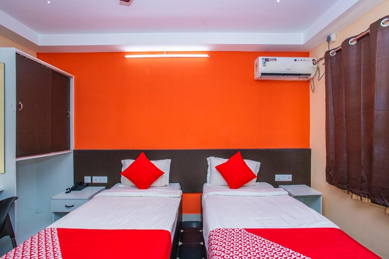 Oyo 22837 Chairmen'S Hotel Bangalore Extérieur photo